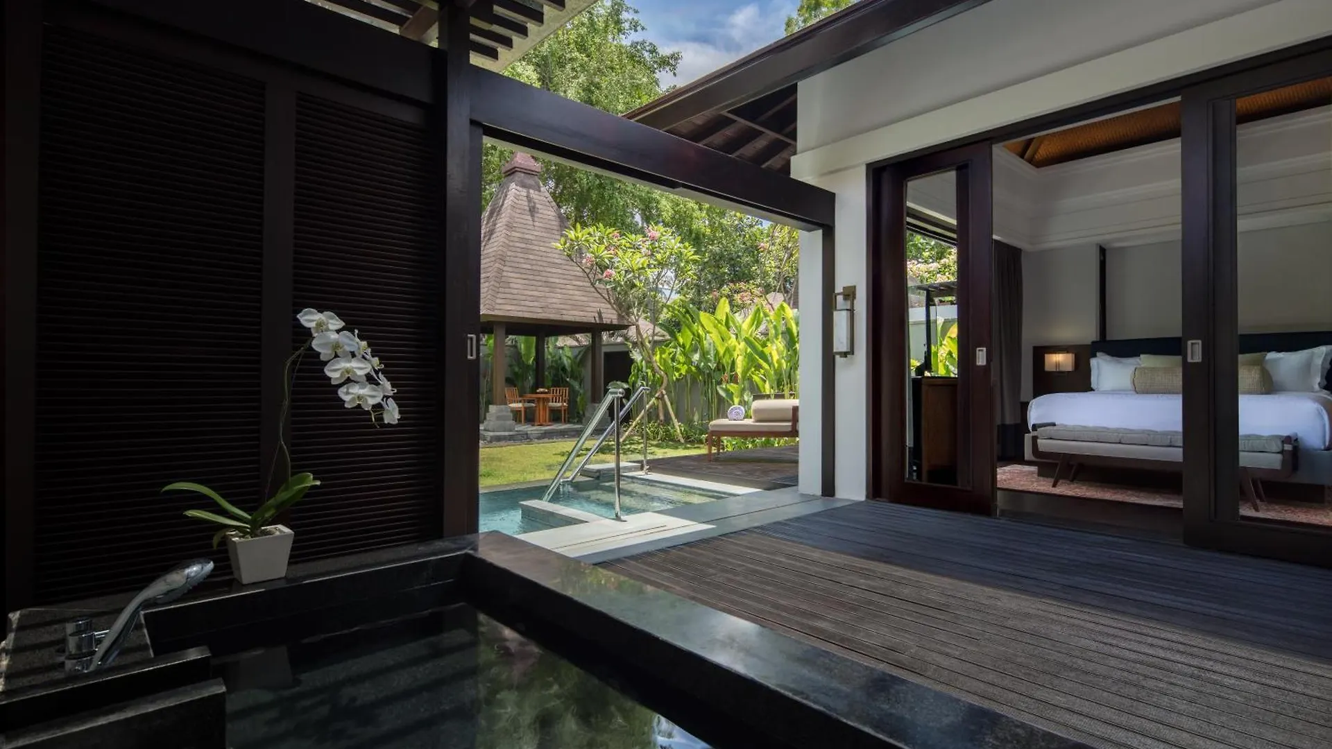 Conrad Bali Hotel Nusa Dua  5*, Nusa Dua (Bali)